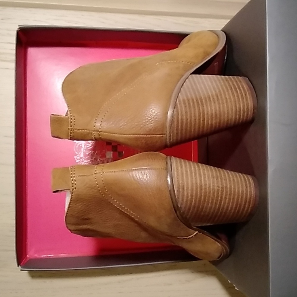 VINCE CAMUTO ankle Boots sz 9 - Picture 2 of 5